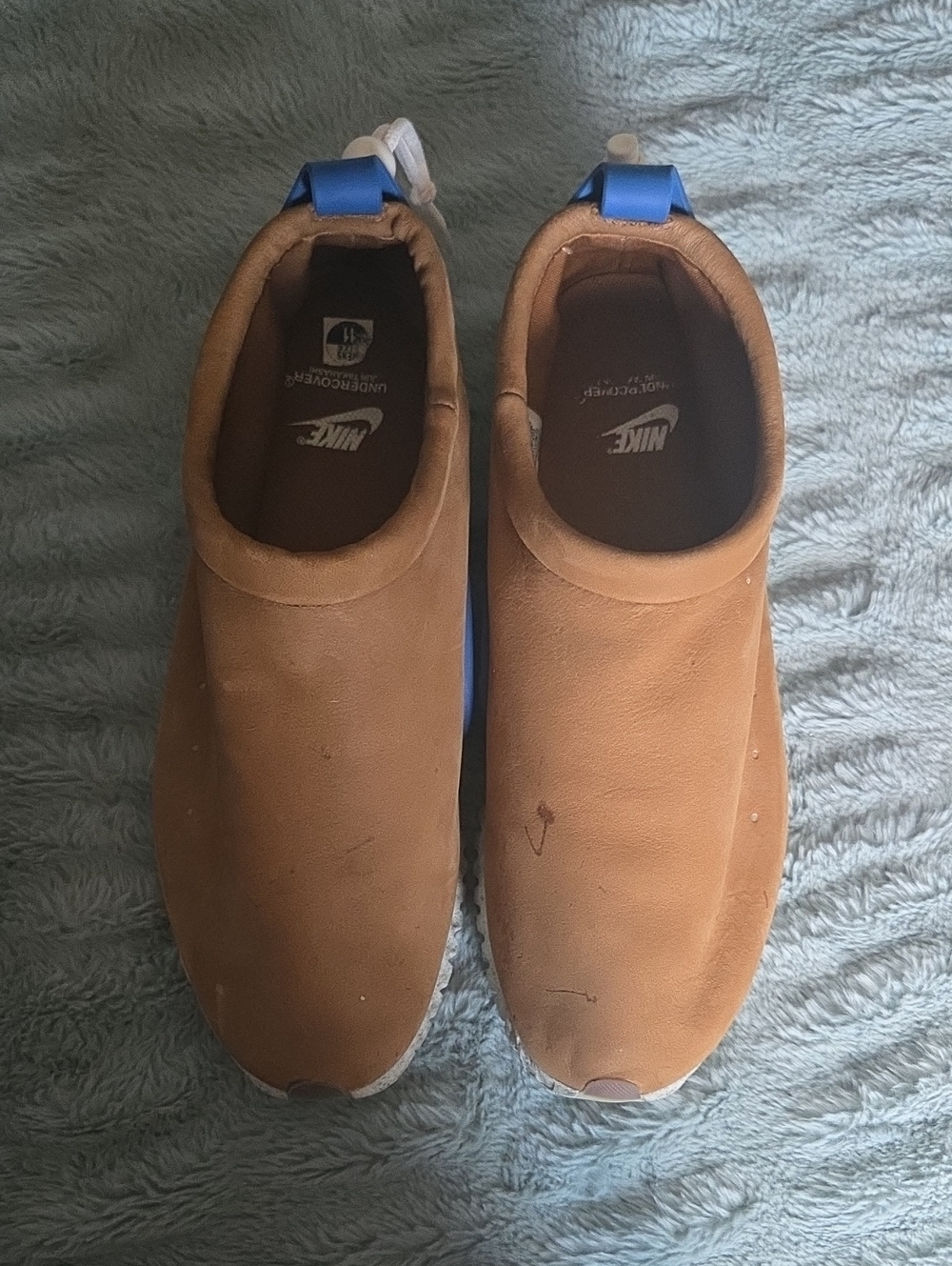 Nike Air MOC Slipins with Blue Heel Tab In Laces In The Back To Tighten. Size 11